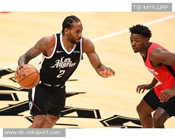 曼恩首节火力全开独得10分半场高效6中5贡献14分3板表现出色